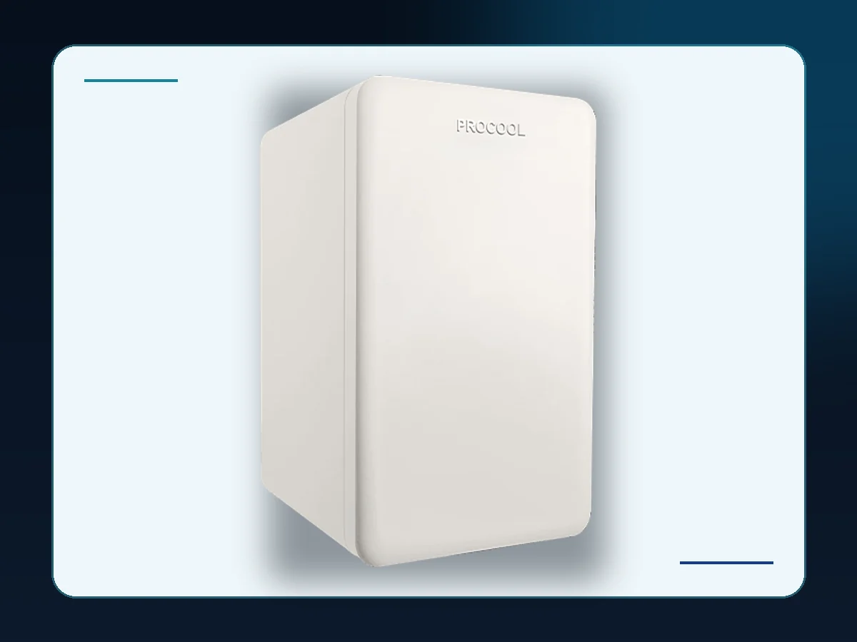 Markool White Solid-Door Mini Refrigerator: clean white compact cabinet with a solid insulated door